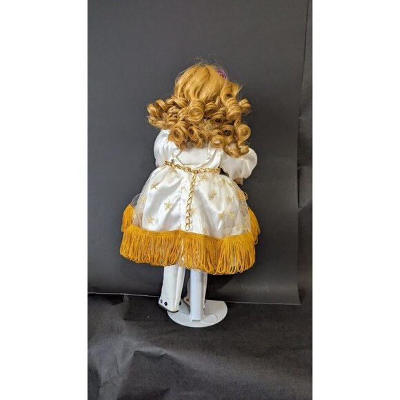 Paradise Galleries "Delta Dawn" Musical Porcelain Doll Cindy Shafer music box - Picture 9 of 10